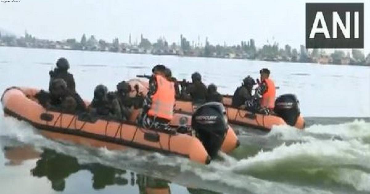 J-K: CRPF Commandos conduct special drill in Dal Lake ahead of G20 summit